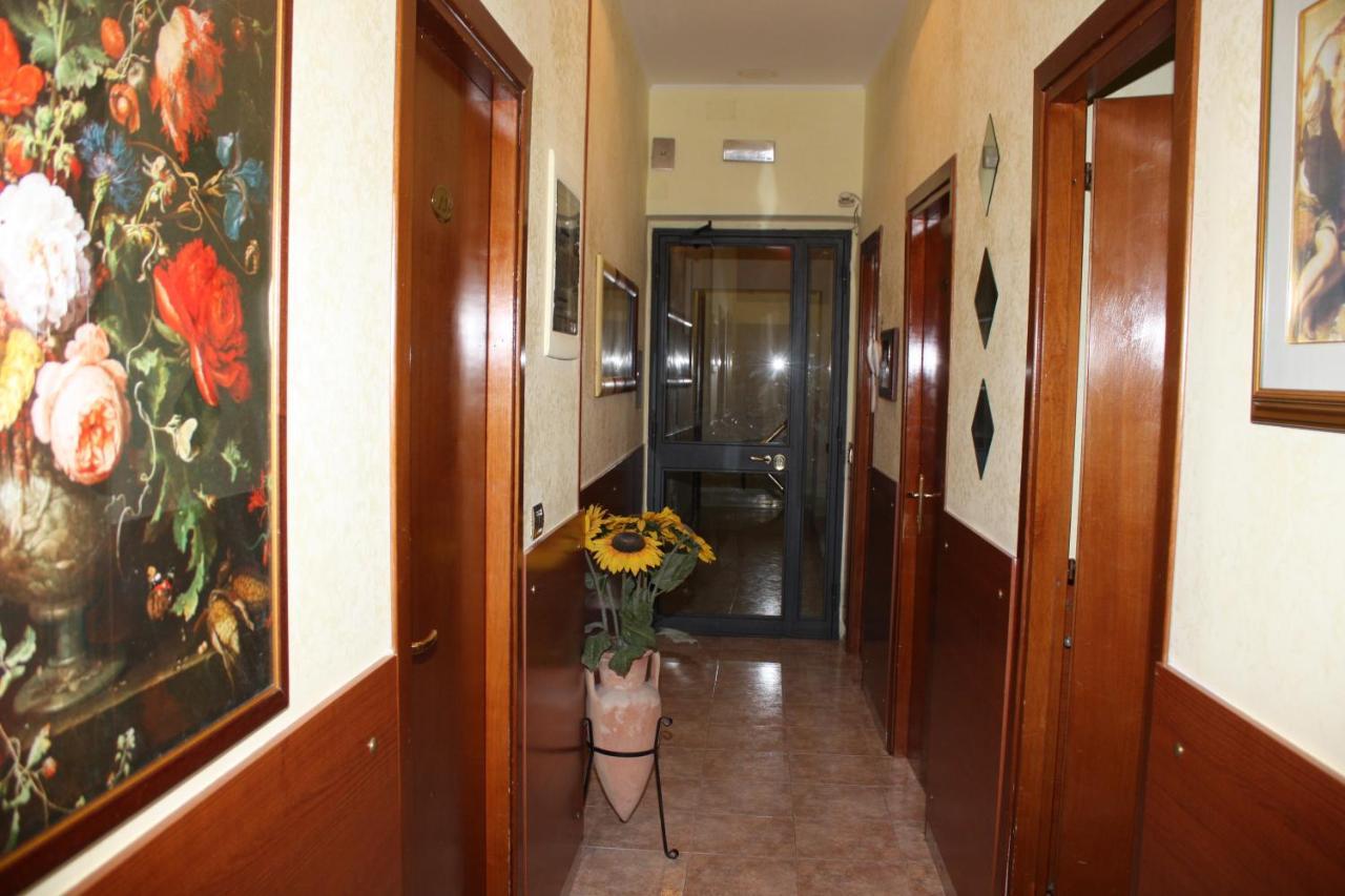 Yiennese Two Bed & Breakfast Rome Exterior photo